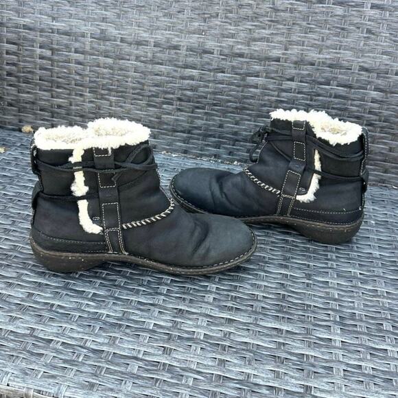 UGG Australia Cove Black‎ Fuzzy Lined Leather Ankle Boots Women’s Size 9 - Picture 15 of 15